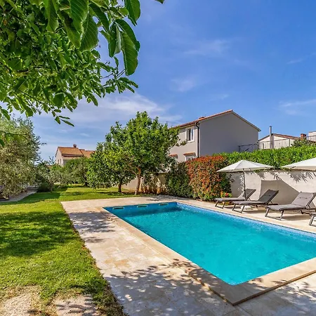 2 Bedroom Amazing In Holiday home Medulin
