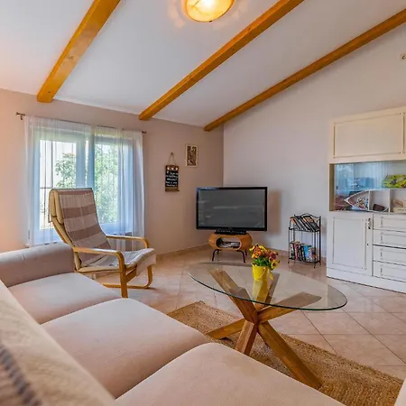 2 Bedroom Amazing In Holiday home Medulin