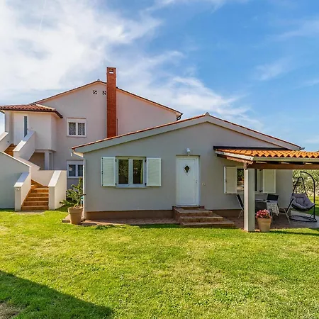 2 Bedroom Amazing In Holiday home *