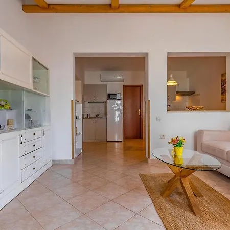 2 Bedroom Amazing In Holiday home