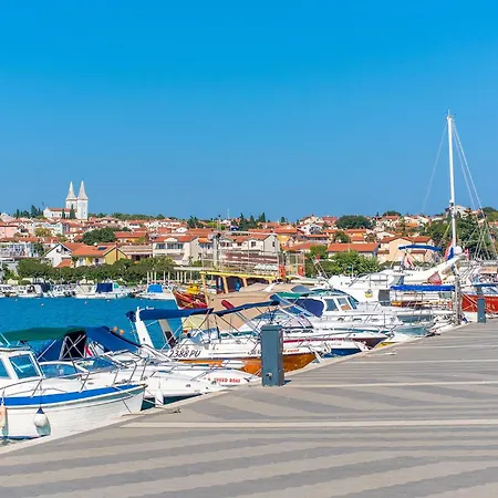 2 Bedroom Amazing In Holiday home