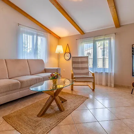 2 Bedroom Amazing In Vakantiehuis Medulin